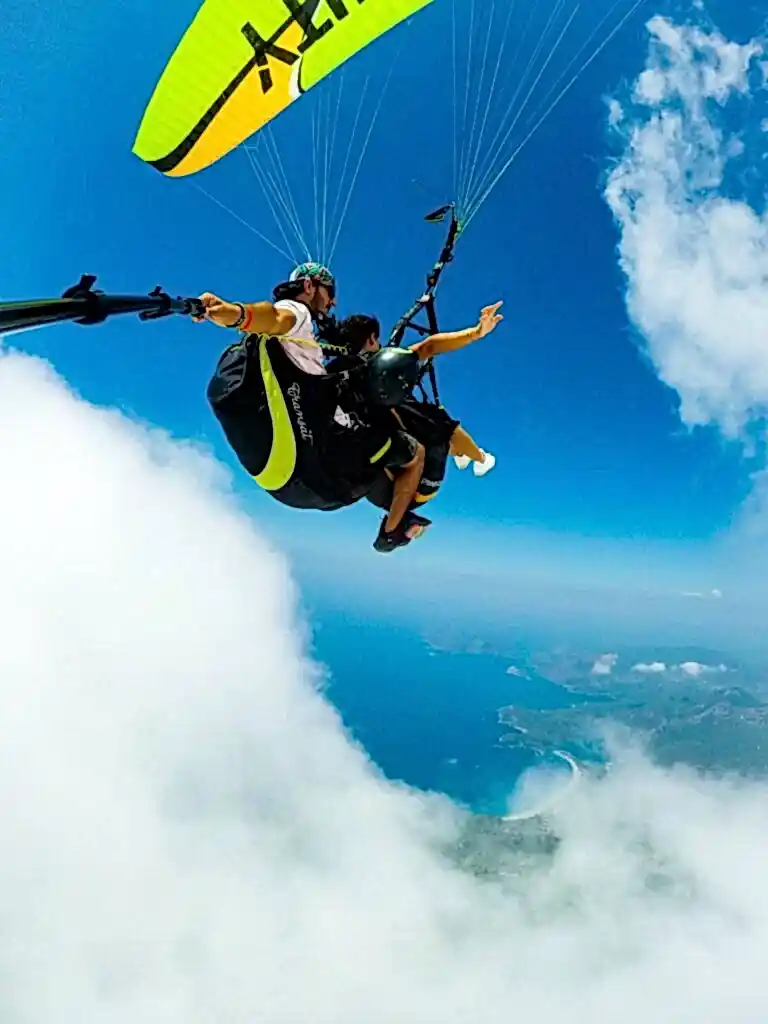 yamaç paraşütüÖzel Günler Uçuşu